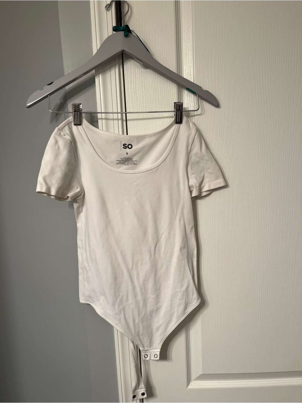 SO White Scoop Neck Short Sleeve Bodysuit